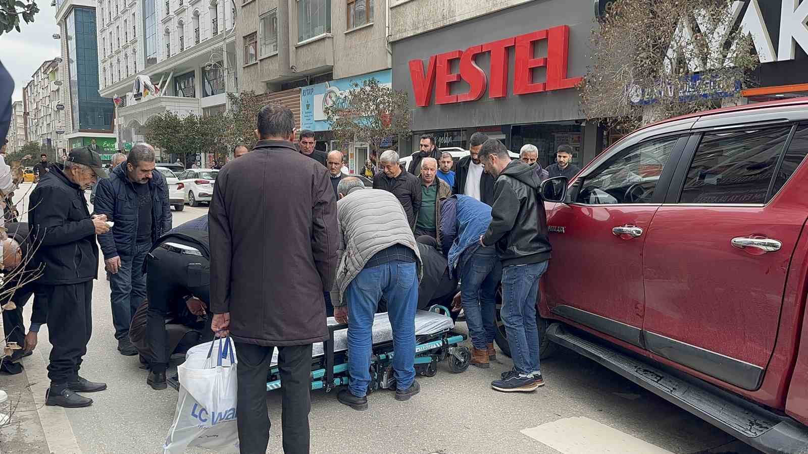 Elazığ’da aracın çarptığı yaşlı adam yaralandı
