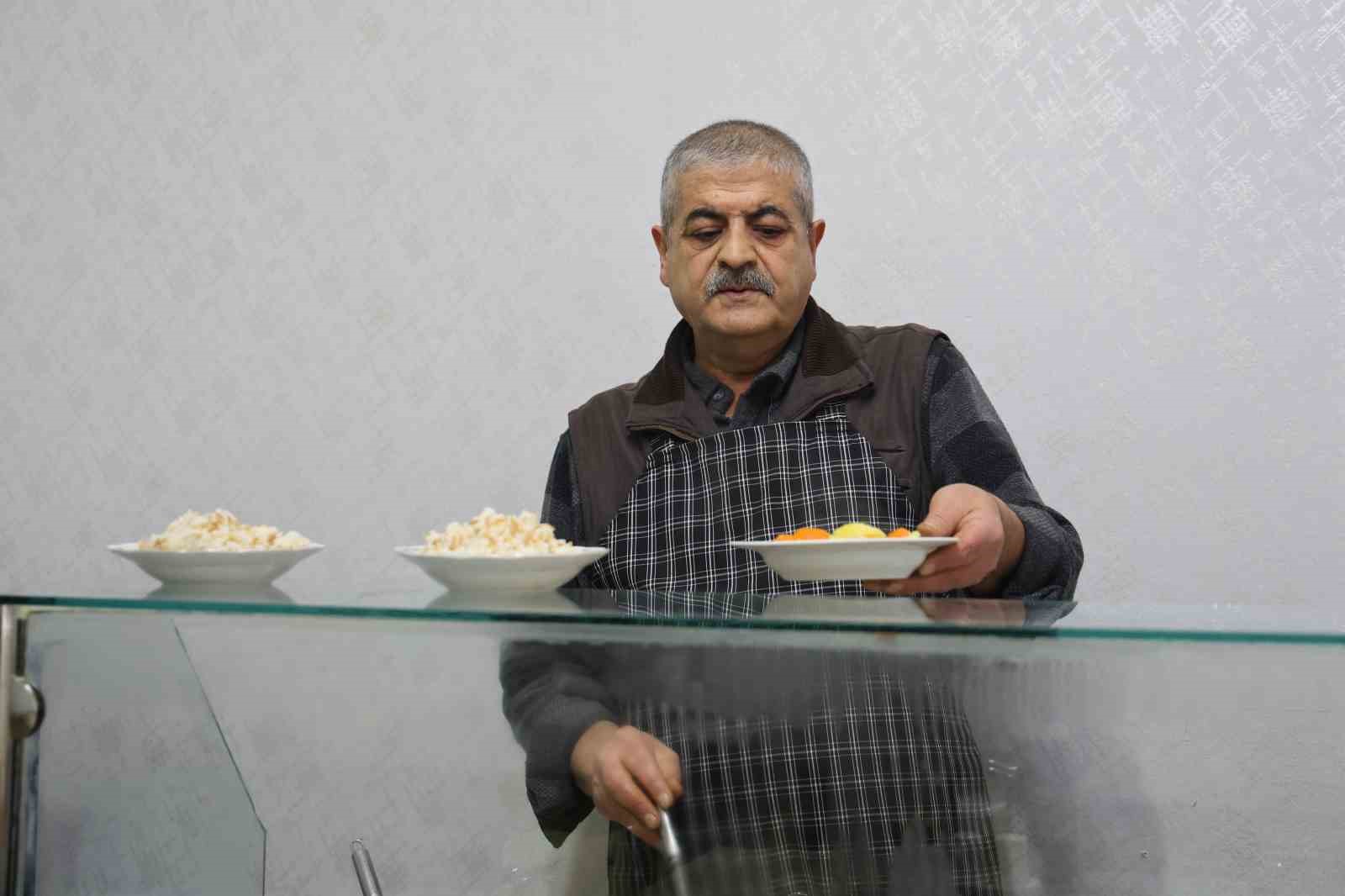 Elazığ’da ’askıda yemek ve çorba’ uygulaması yürek ısıttı
