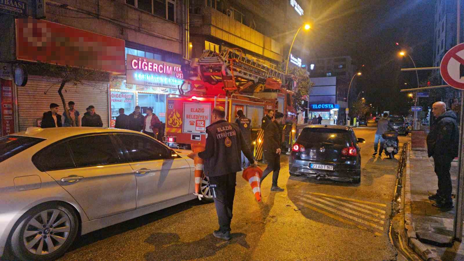 Elazığ’da bacadan yükselen yoğun duman korkuttu
