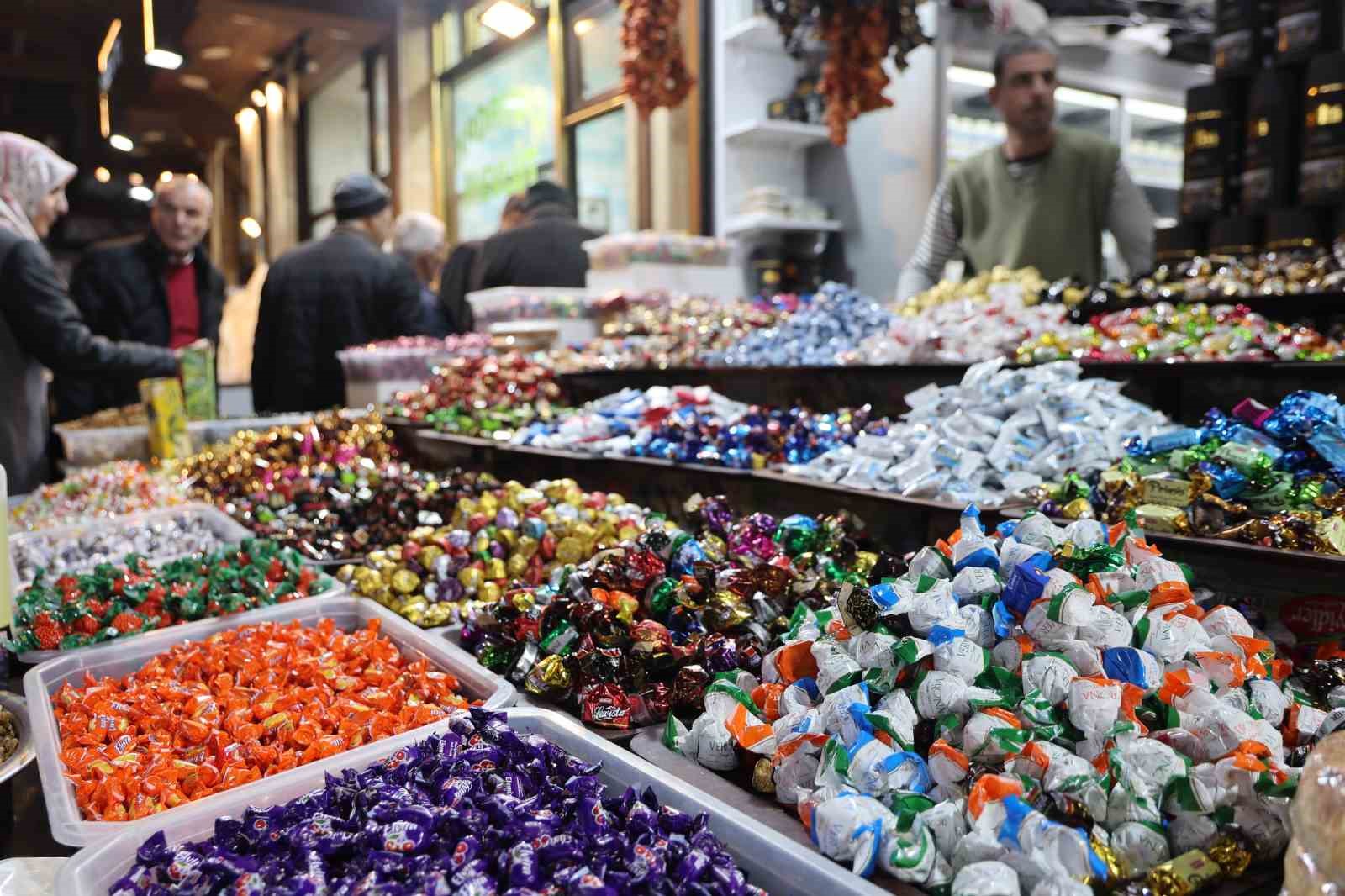 Elazığ’da bayram şekerleri tezgahlardaki yerini aldı
