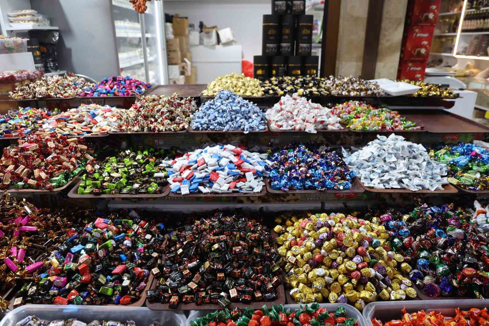 Elazığ’da bayram şekerleri tezgahlardaki yerini aldı
