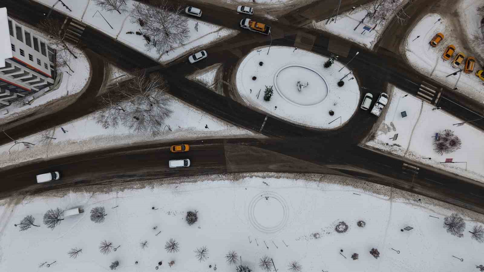 Elazığ’da beton yığınlarının arasındaki beyaz vaha mest etti
