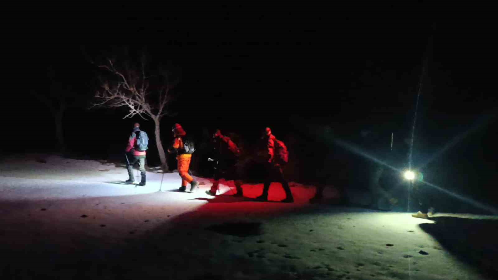 Elazığ’da dağcılık tarihine geçen tırmanış: 15 yaşındaki sporcu Akdağ zirvesine çıktı
