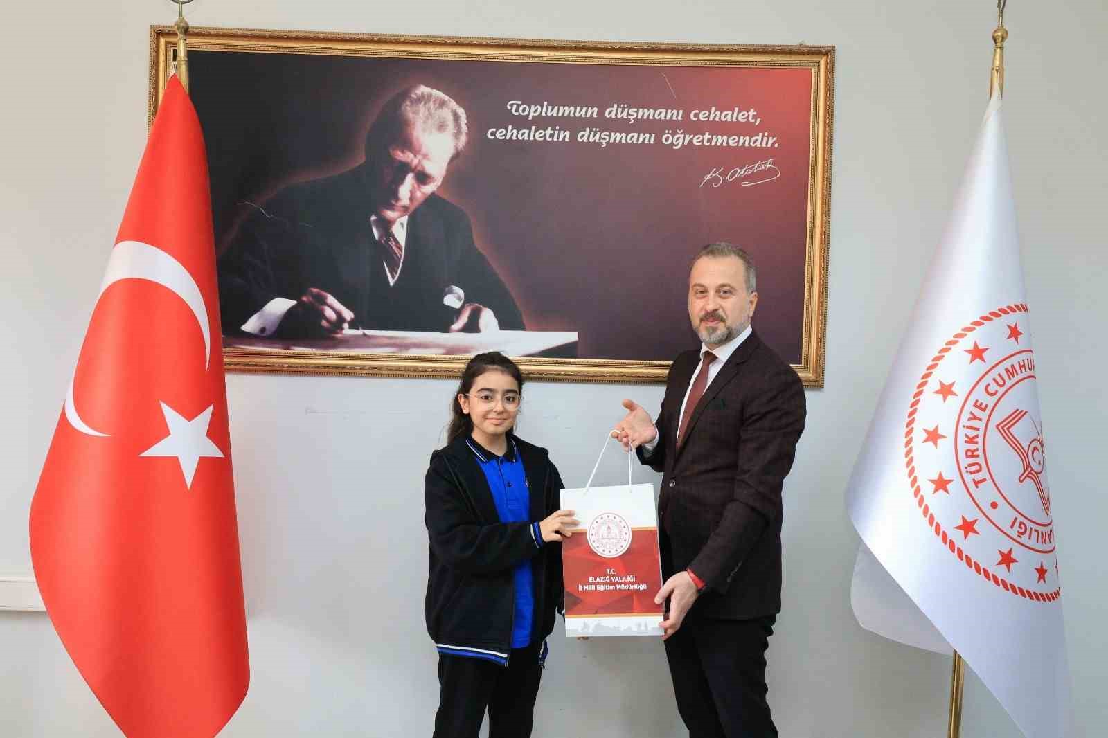 Elazığ’da derece giren öğrenciler ödüllendirildi
Elazığ’da derece giren öğrenciler ödüllendirildi