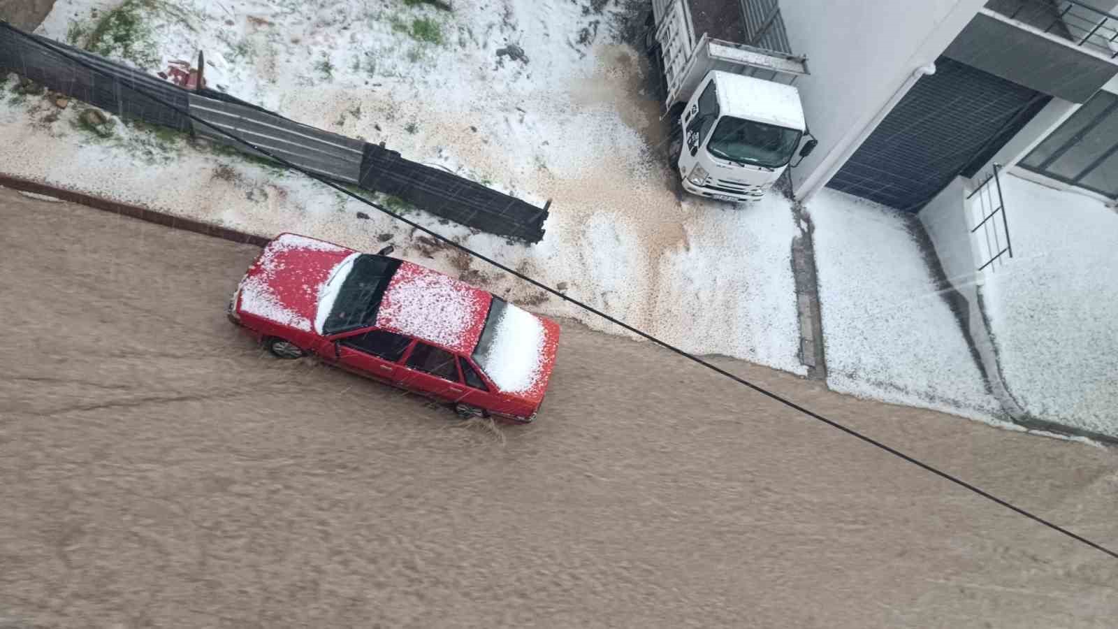 Elazığ’da dolu etkili oldu
