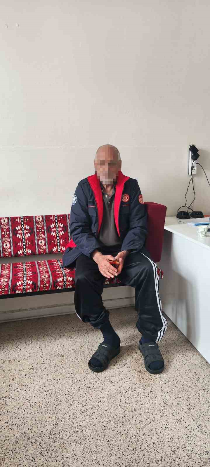 Elazığ’da donmak üzere olan vatandaşın yardımına itfaiye yetişti
