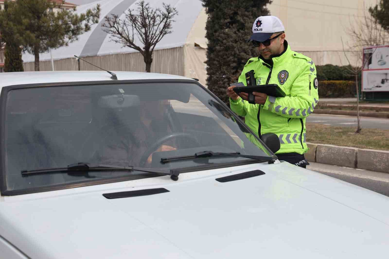 Elazığ’da dron destekli trafik uygulaması
