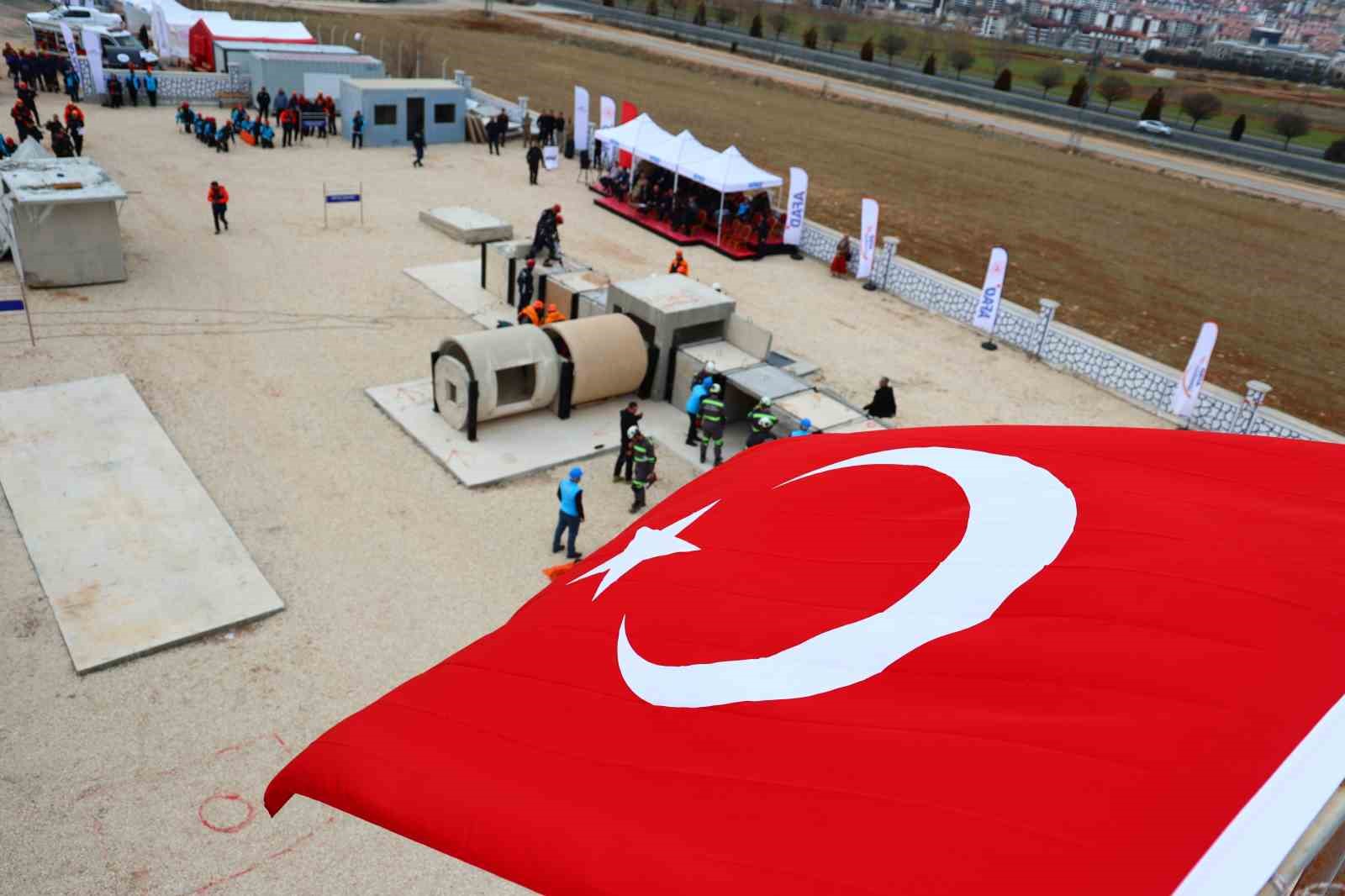 Elazığ’da eğitim parkuru hizmete açıldı, ilk deprem tatbikatı yapıldı
