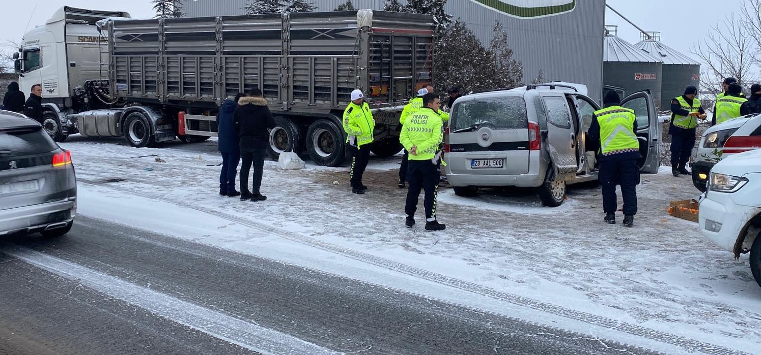 Elazığ’da feci kaza: Çift hayatını kaybetti
