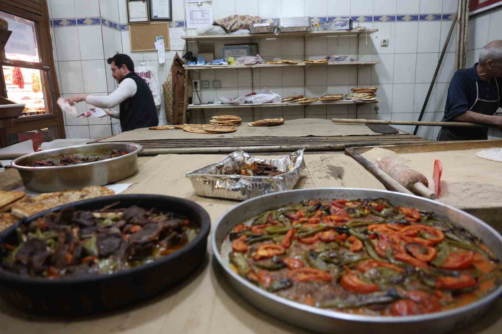 Elazığ’da fırıncıların yoğun ‘Ramazan’ mesaisi
