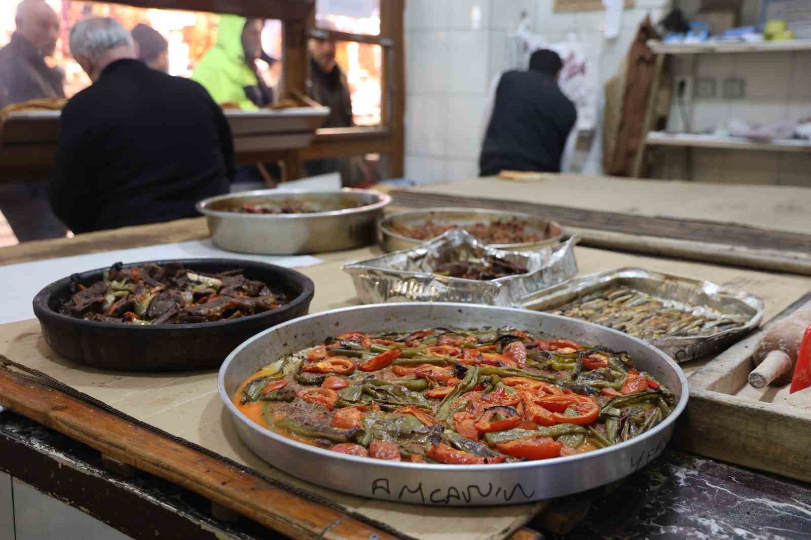 Elazığ’da fırıncıların yoğun ‘Ramazan’ mesaisi
