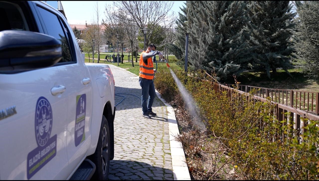 Elazığ’da haşereyle mücadele sürüyor
