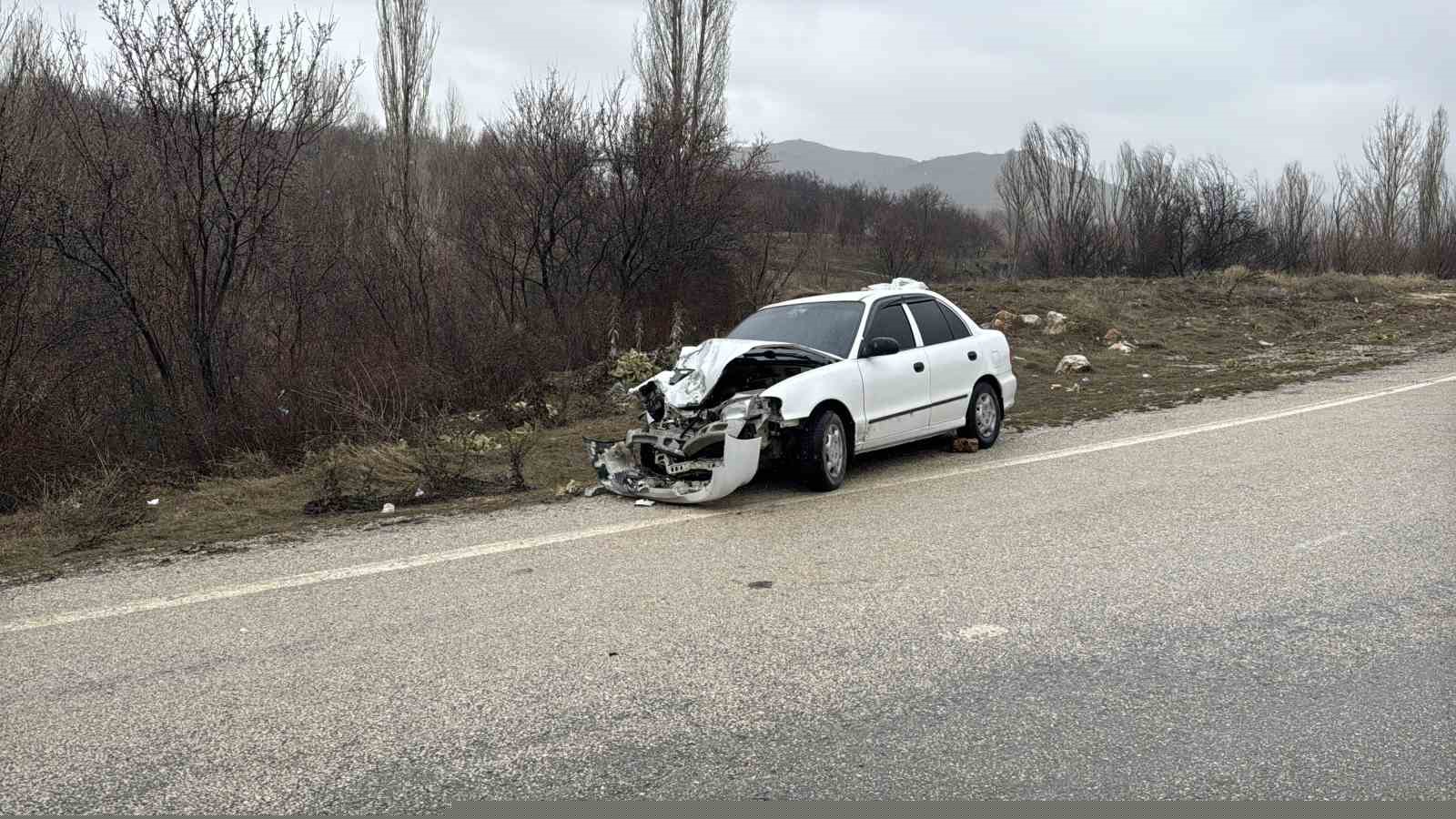 Elazığ’da iki otomobil çarpıştı: 9 yaralı
