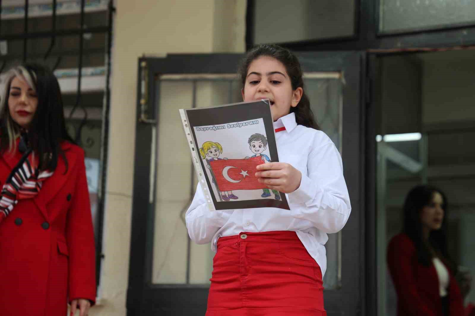 Elazığ’da ikinci dönemin ilk ders zili ‘Bayrak Sevgisi’ ile çaldı
