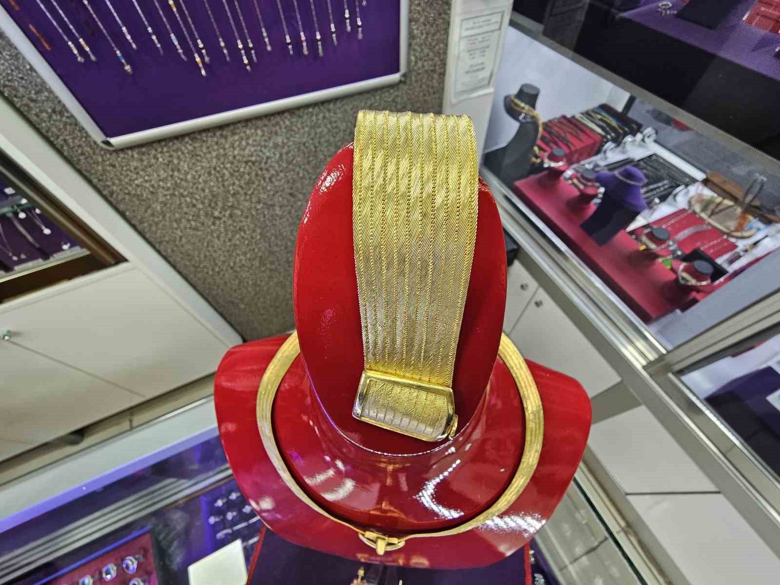 Elazığ’da ilk: Evlenecek çiftler için Trabzon hasırı altın kaplama gümüş setler görücüye çıktı
