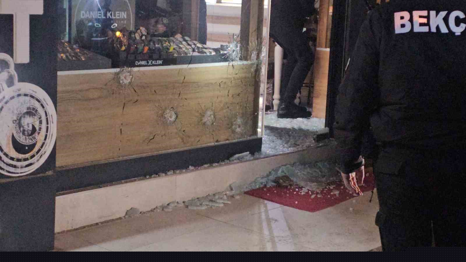 Elazığ’da iş yerine silahlı saldırı: Vitrine 9 kurşun isabet etti
