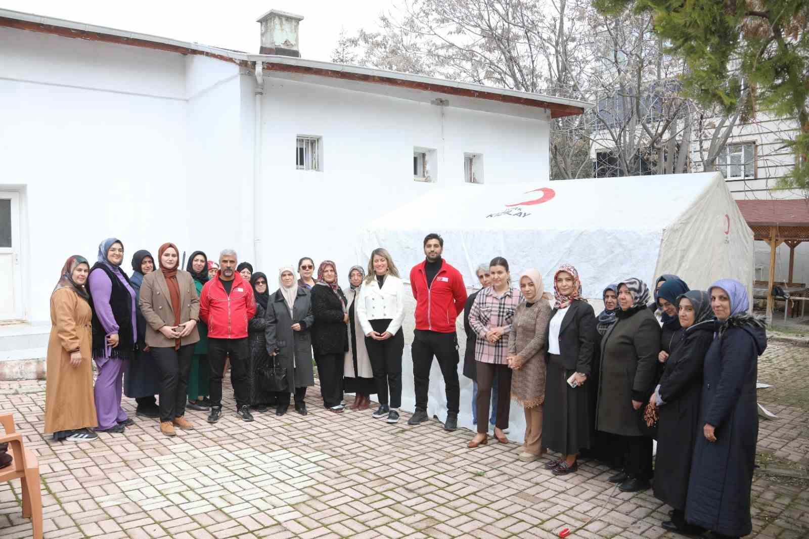 Elazığ’da kadınlara afet bilinci kazandırma eğitimi verildi
Elazığ’da kadınlara afet bilinci kazandırma eğitimi verildi