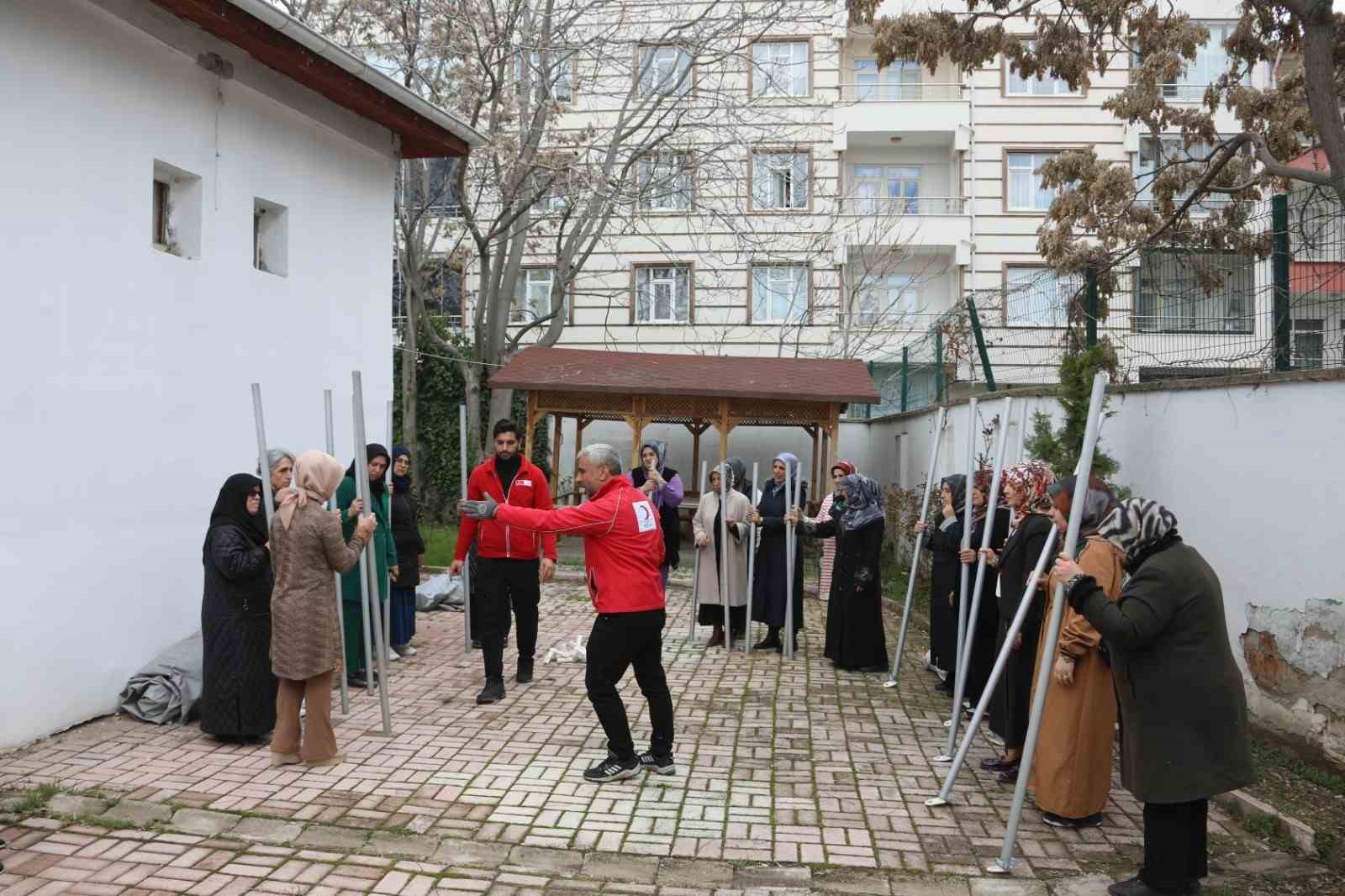 Elazığ’da kadınlara afet bilinci kazandırma eğitimi verildi
Elazığ’da kadınlara afet bilinci kazandırma eğitimi verildi