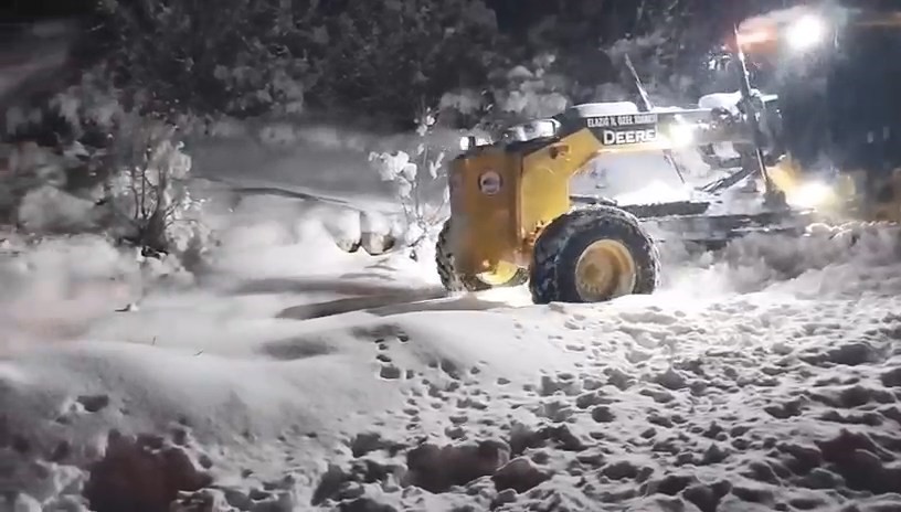 Elazığ’da kapalı köy yollarında kar temizleme çalışmaları sürüyor
