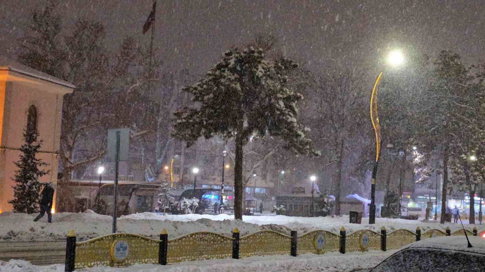 Elazığ’da kar yağışı etkisini sürdürüyor
