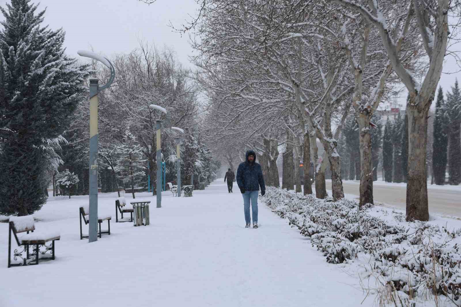 Elazığ’da kar yağışı etkisini sürdürüyor
