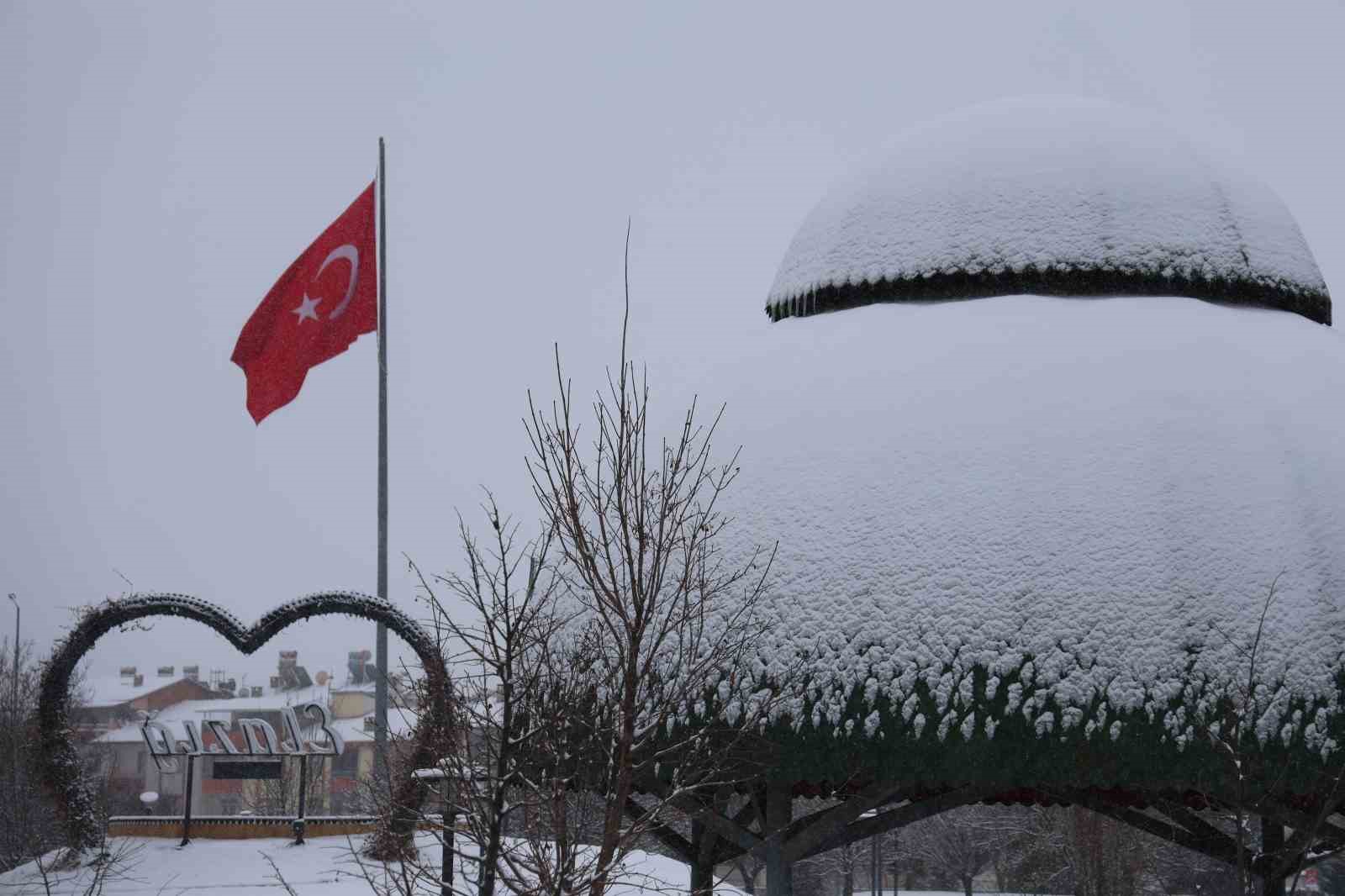 Elazığ’da kar yağışı etkisini sürdürüyor
