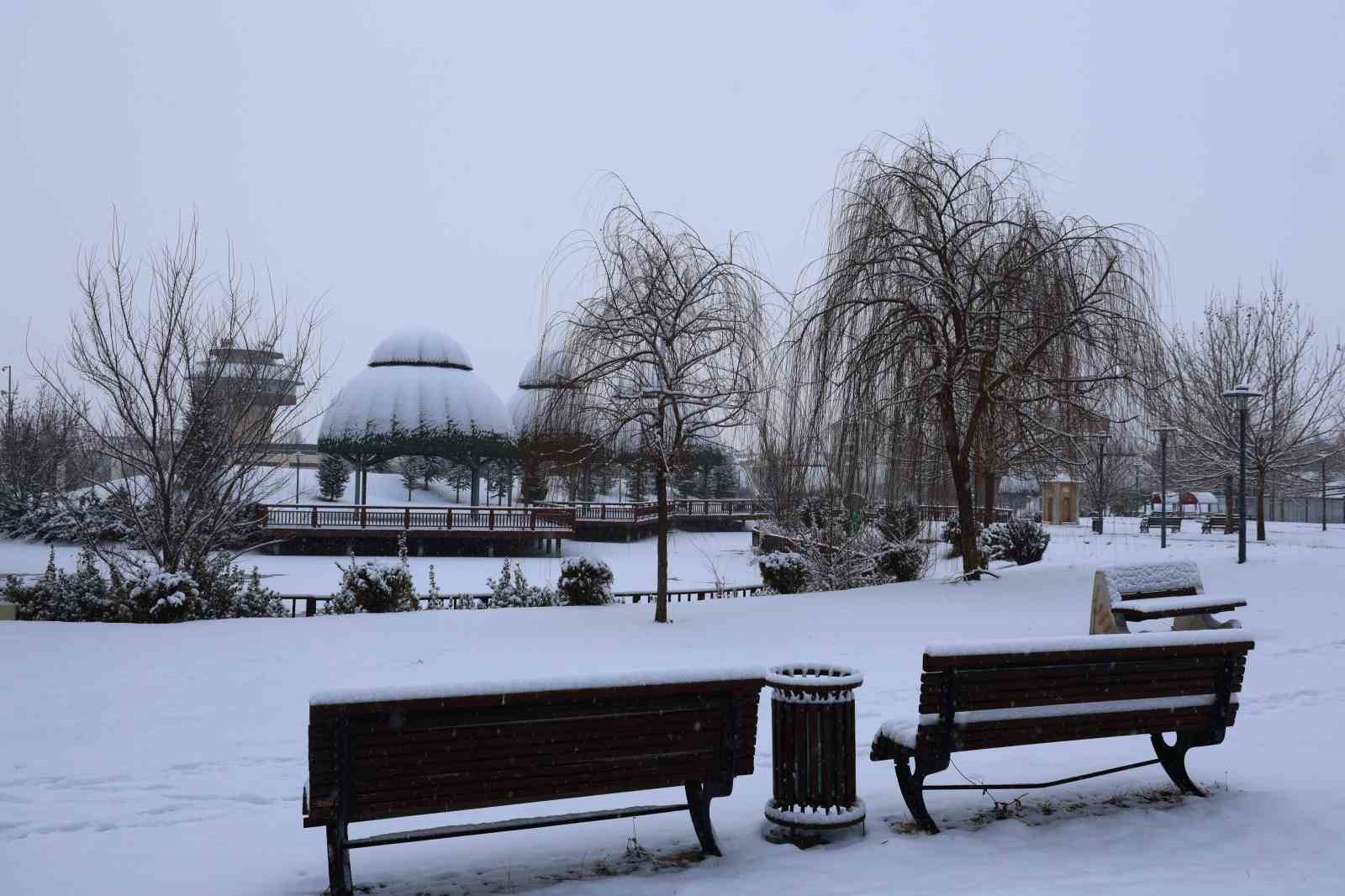 Elazığ’da kar yağışı etkisini sürdürüyor
