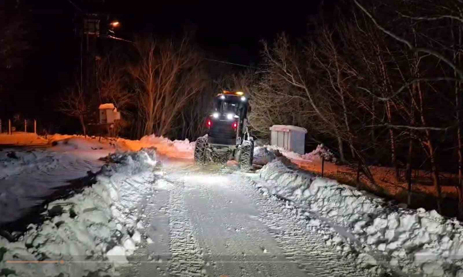Elazığ’da karla mücadele çalışmaları sürüyor: 276 köy yolu açıldı
