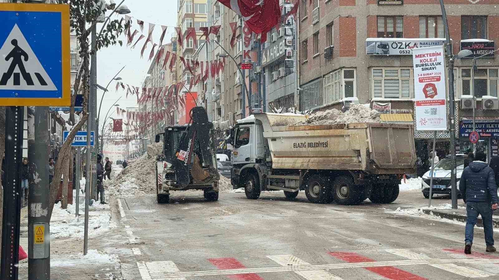 Elazığ’da  karla mücadele ekipleri sahada
