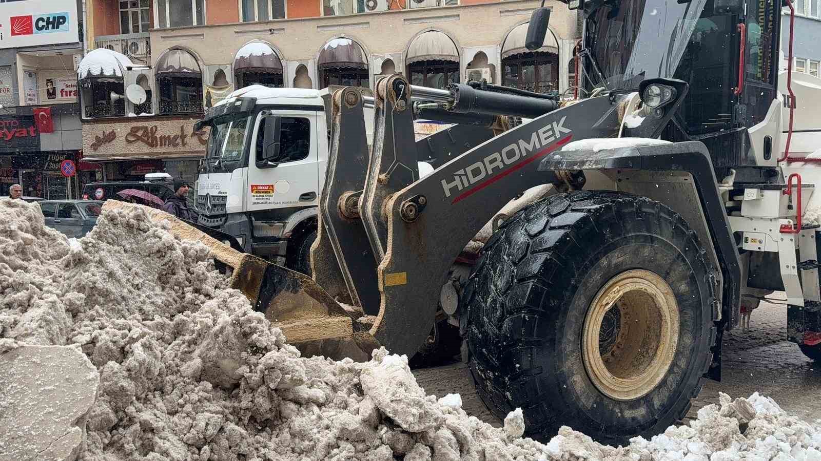 Elazığ’da  karla mücadele ekipleri sahada
