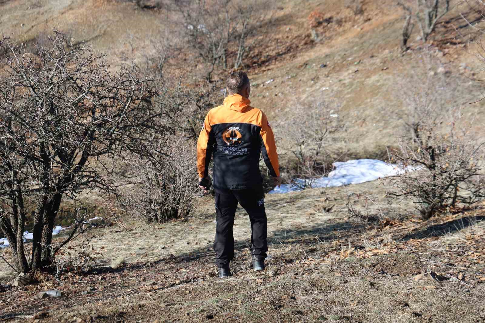 Elazığ’da kayıp yaşlı adamı arama çalışmaları sürüyor
