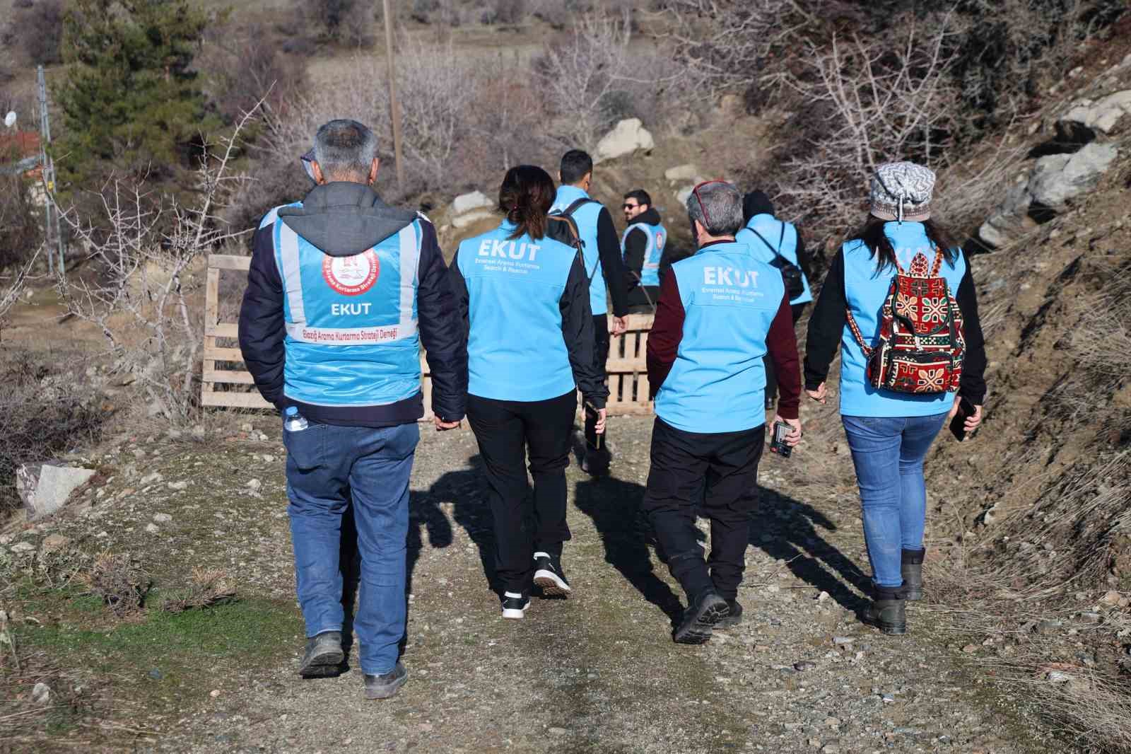 Elazığ’da kayıp yaşlı adamı arama çalışmaları sürüyor
