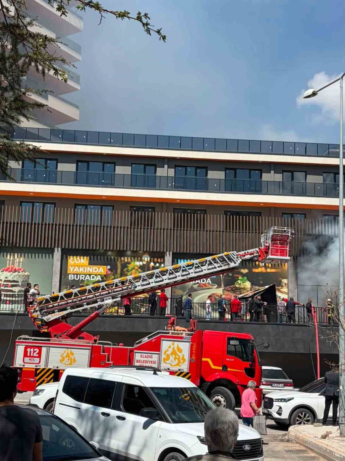 Elazığ’da korkutan yangın, ekiplerin müdahalesi ile söndürüldü
