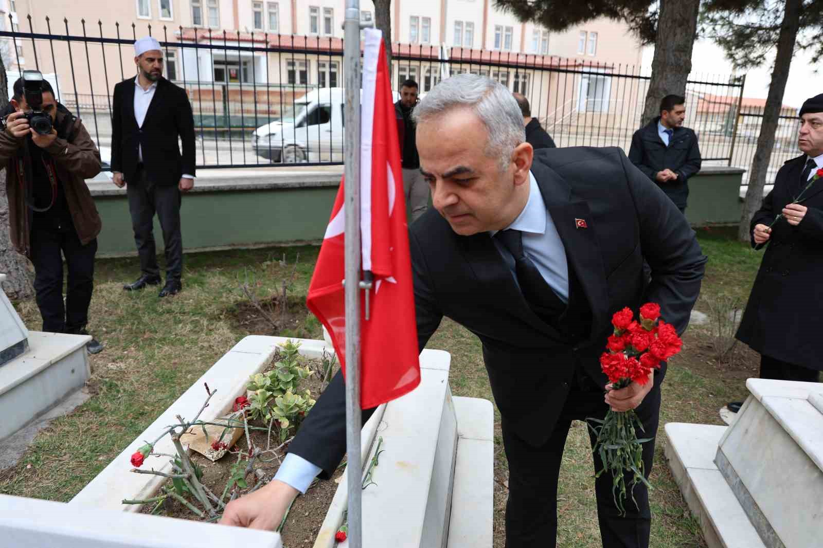 Elazığ’da mezarlıklarda ziyaretçi yoğunluğu

