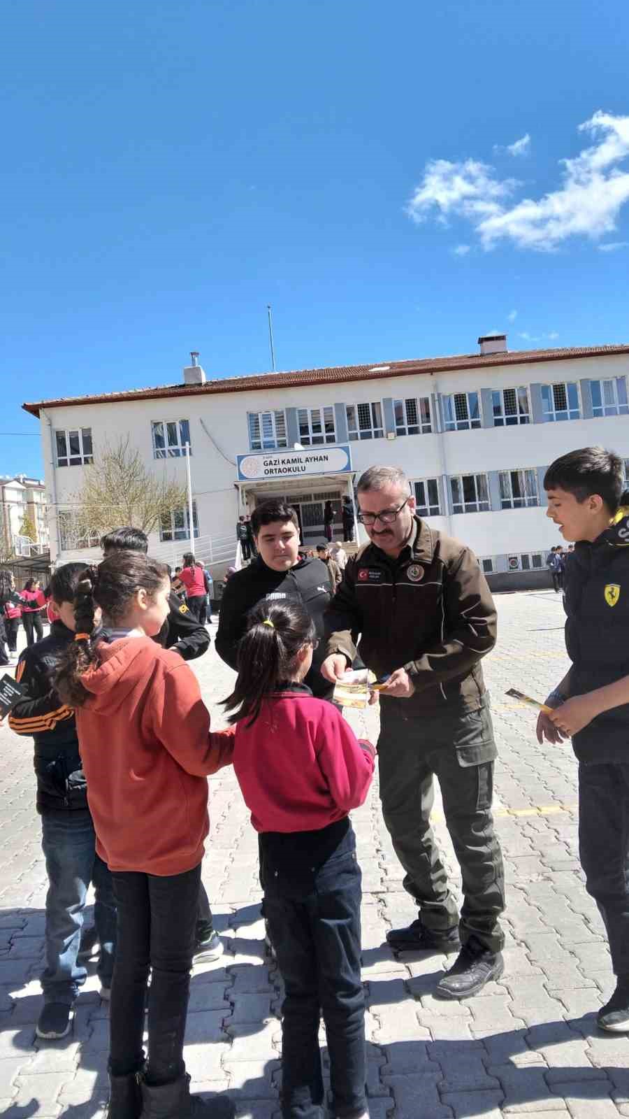 Elazığ’da öğrencilere orman yangını ile mücadele çalışması
