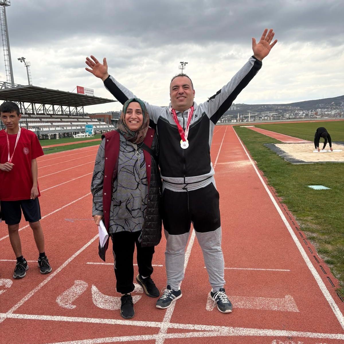 Elazığ’da özel sporcuların masa tenisi ve atletizm heyecanı
