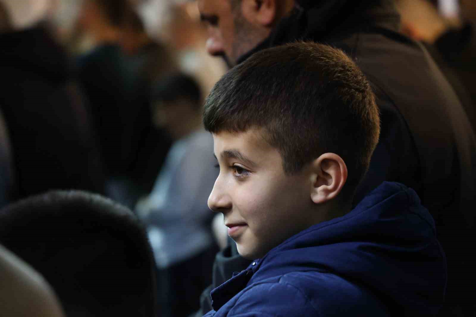 Elazığ’da Ramazan ayının ilk teravihinde camiler dolup taştı
