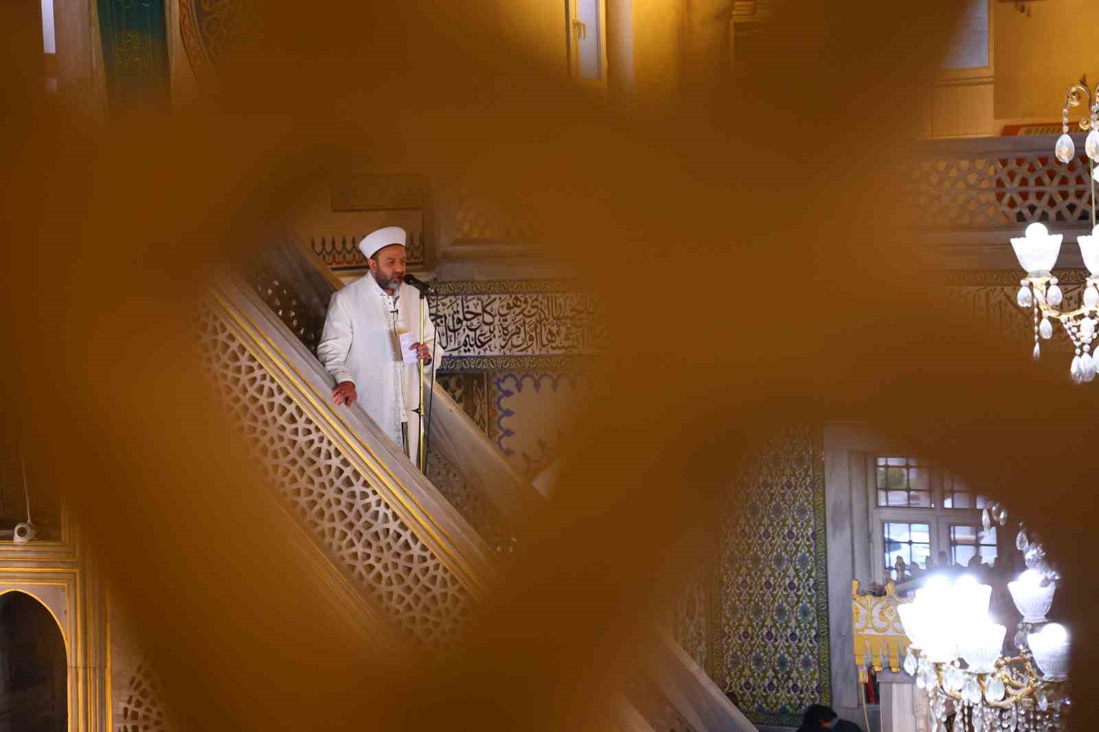 Elazığ’da Ramazan Bayramı namazında camiler doldu taştı
