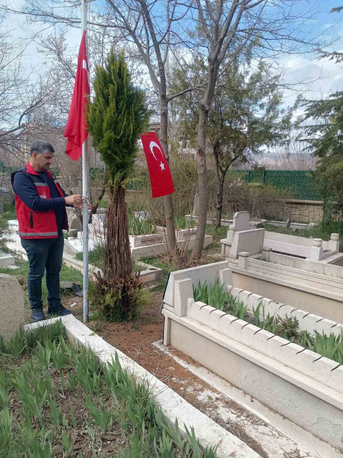 Elazığ’da şehit kabirleri ziyaret edildi
