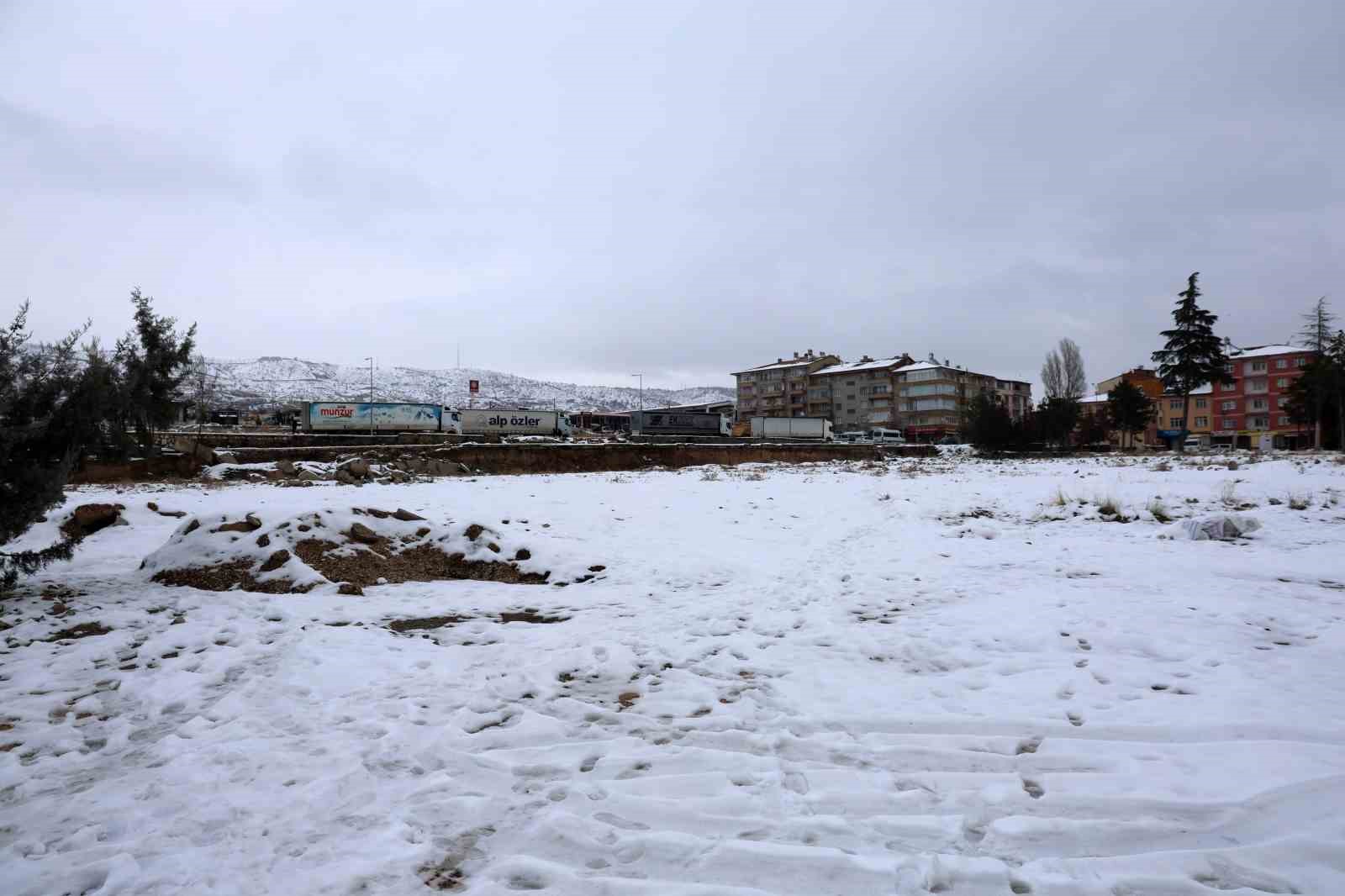 Elazığ’da siyasiler, yeni hastane için tek yumruk oldu
Elazığ’da siyasiler, yeni hastane için tek yumruk oldu
