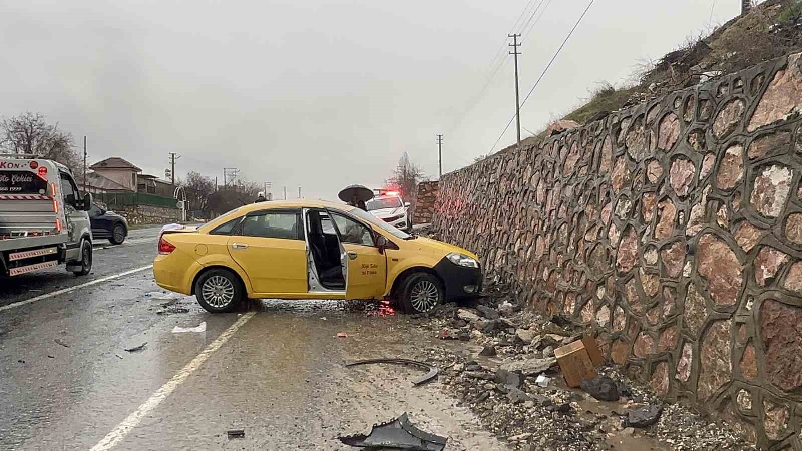 Elazığ’da trafik kazası: 2 yaralı

