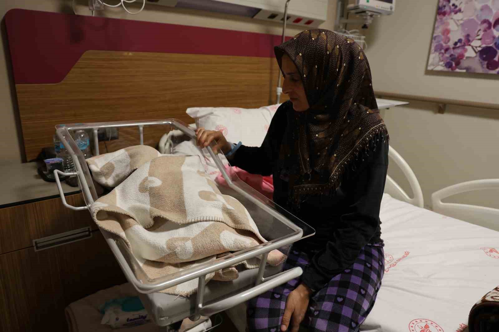 Elazığ’da yeni yılın ilk dakikalarında 4 bebek dünyaya geldi
