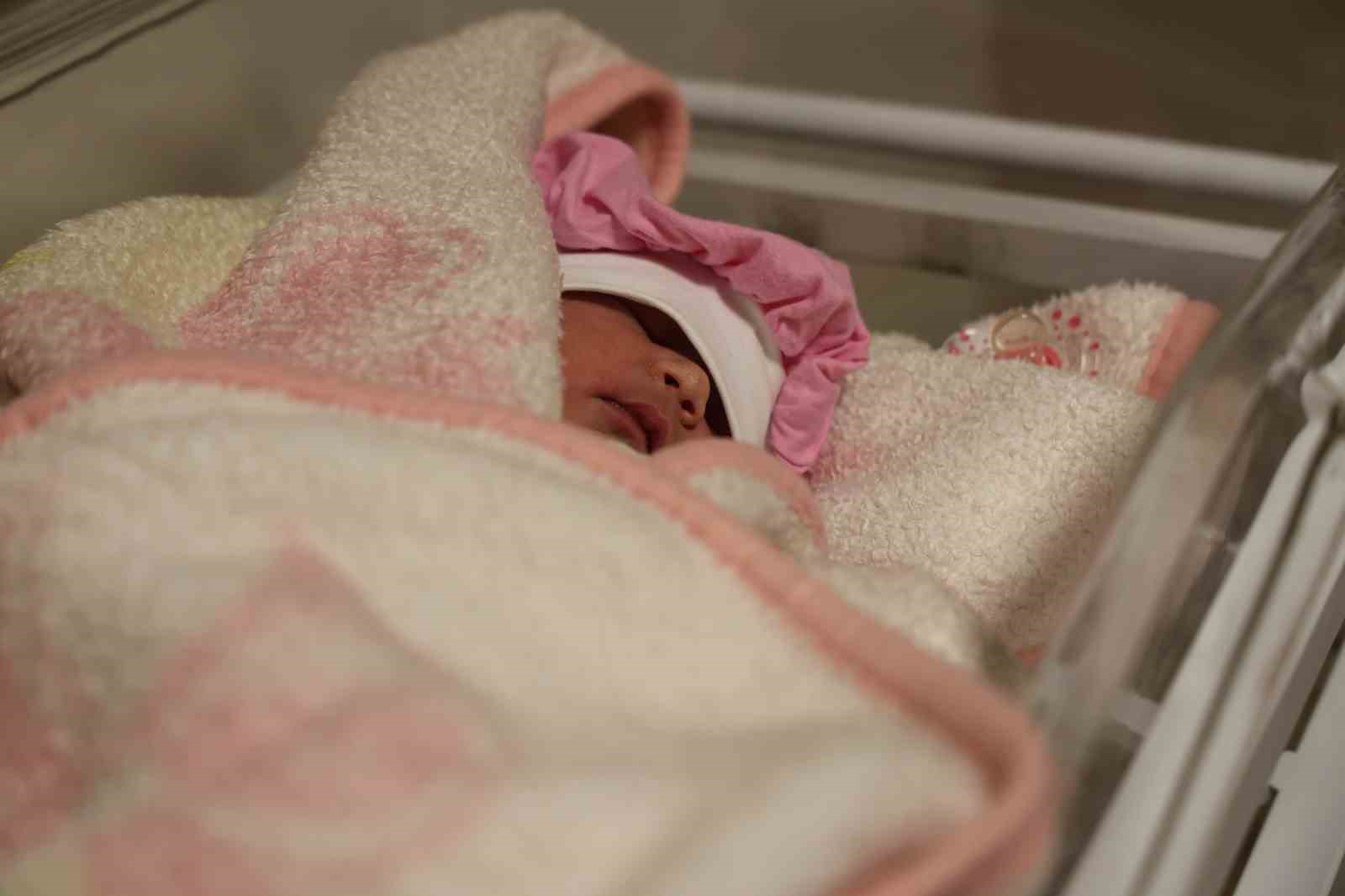 Elazığ’da yeni yılın ilk dakikalarında 4 bebek dünyaya geldi
