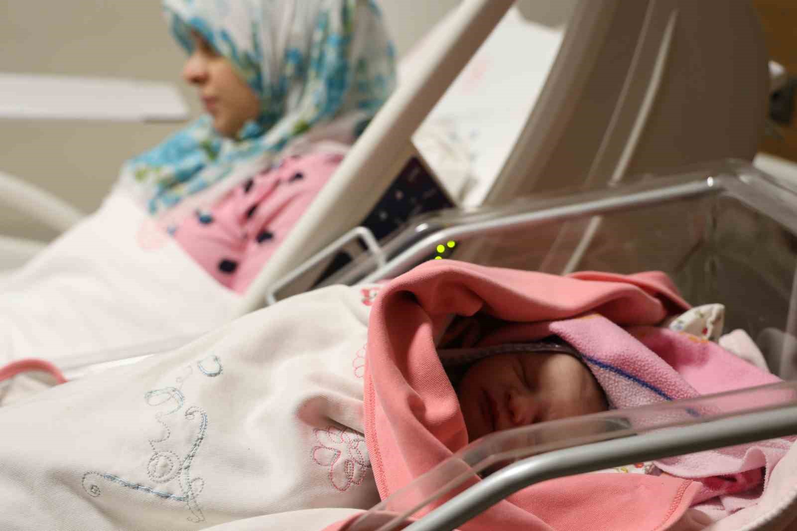 Elazığ’da yeni yılın ilk dakikalarında 4 bebek dünyaya geldi
