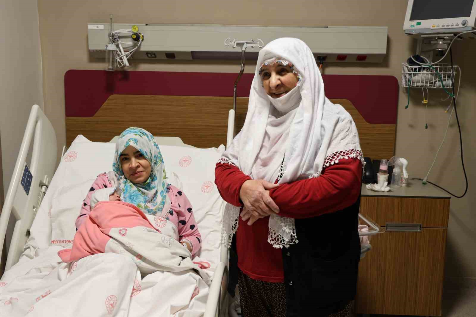 Elazığ’da yeni yılın ilk dakikalarında 4 bebek dünyaya geldi
