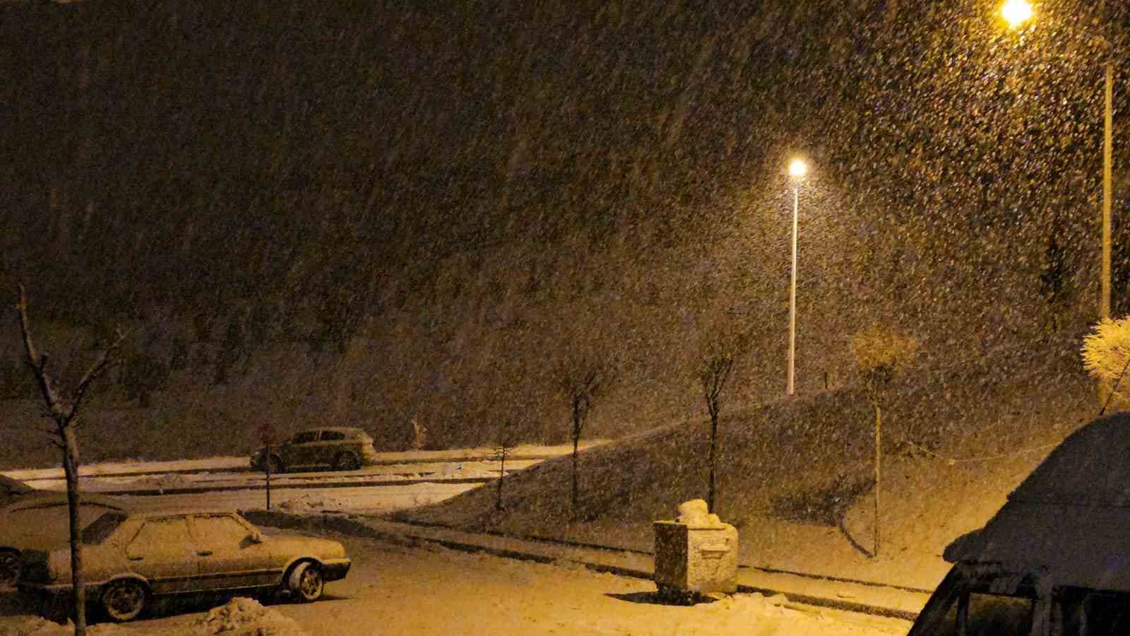 Elazığ’da yoğun kar yağışı başladı
