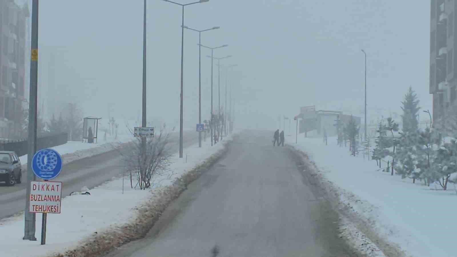 Elazığ’da yüksek kesimlerde sis etkili oluyor
