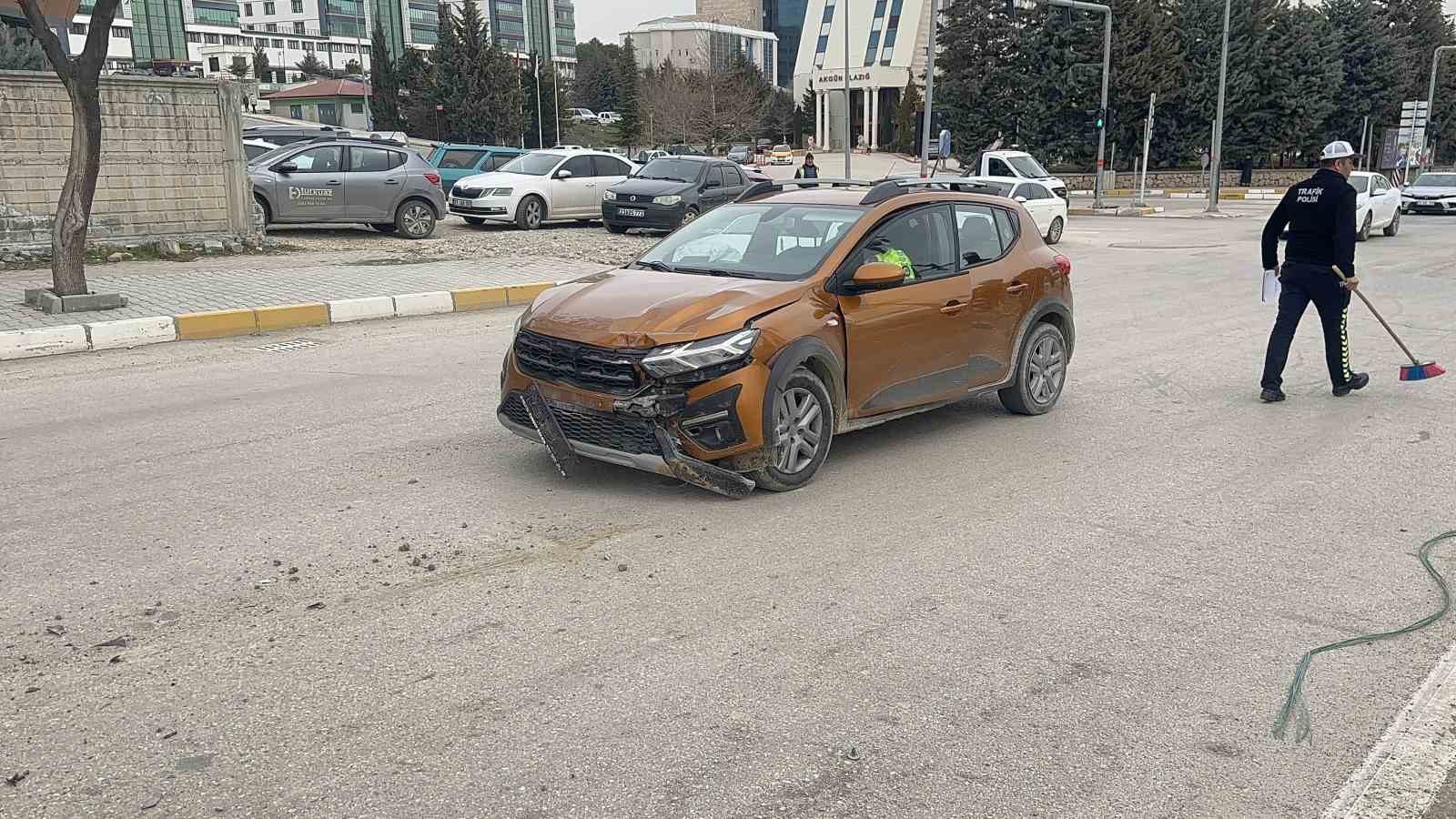 Elazığ’da zincirleme trafik kazası: 1 yaralı
