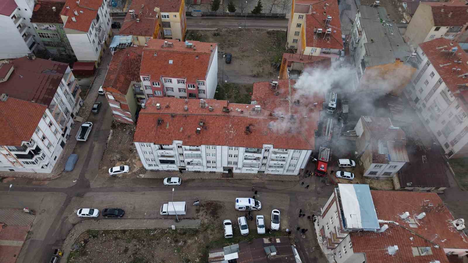 Elazığ’daki korkutan yangın kontrol altına alındı
