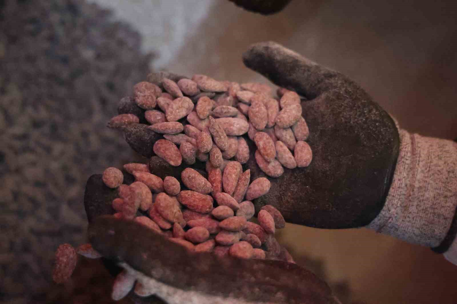 Elazığ’ın ‘Beyaz altını’ badem şekeri
